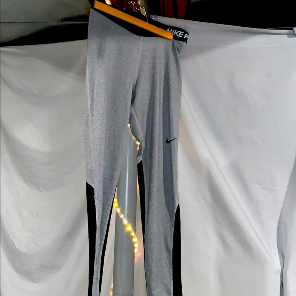 Gray Nike leggings pros 🤍